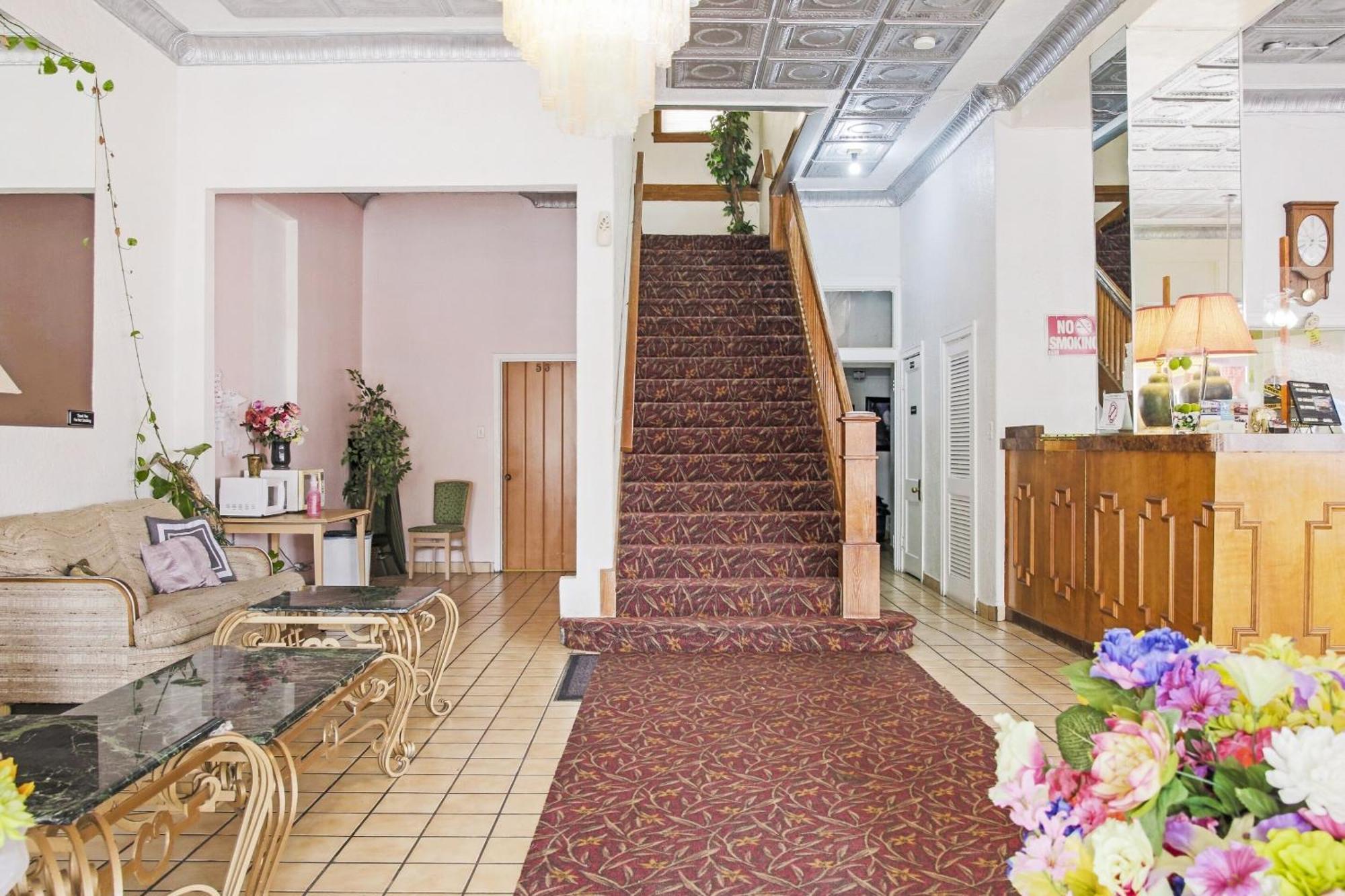 Oyo Historic Cameron Hotel Brownsville I-69E Exterior photo